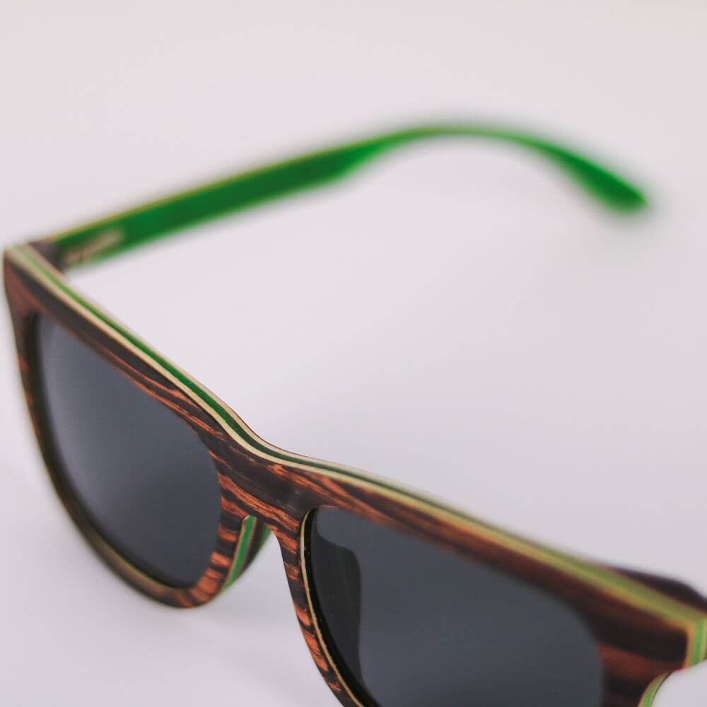 Detalle del frontal Gafas de sol de madera Bambudy Grove