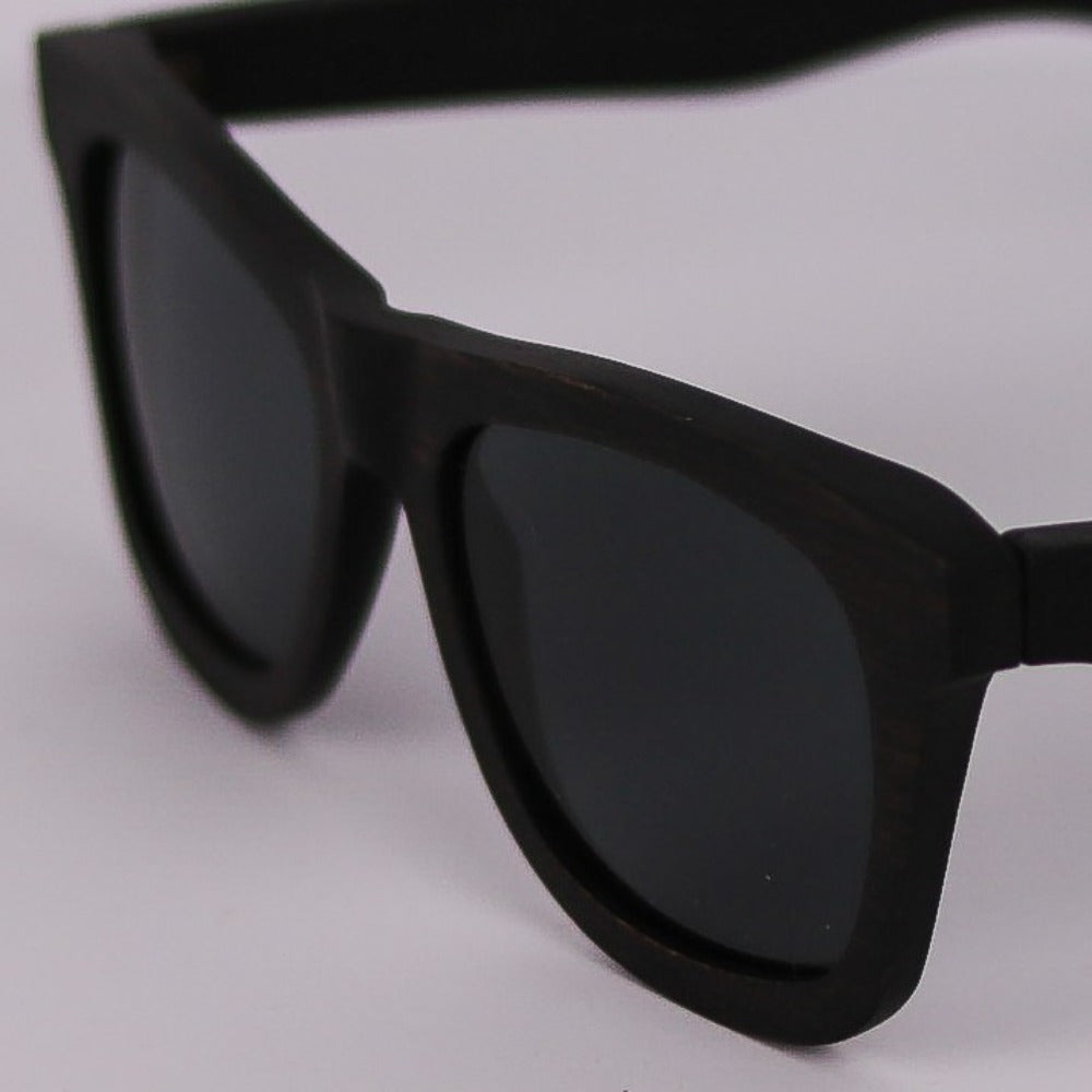 BROWN GOTHO - Gafas de Sol Polarizadas de Bambú oscuro con elegancia sobria y rebelde
