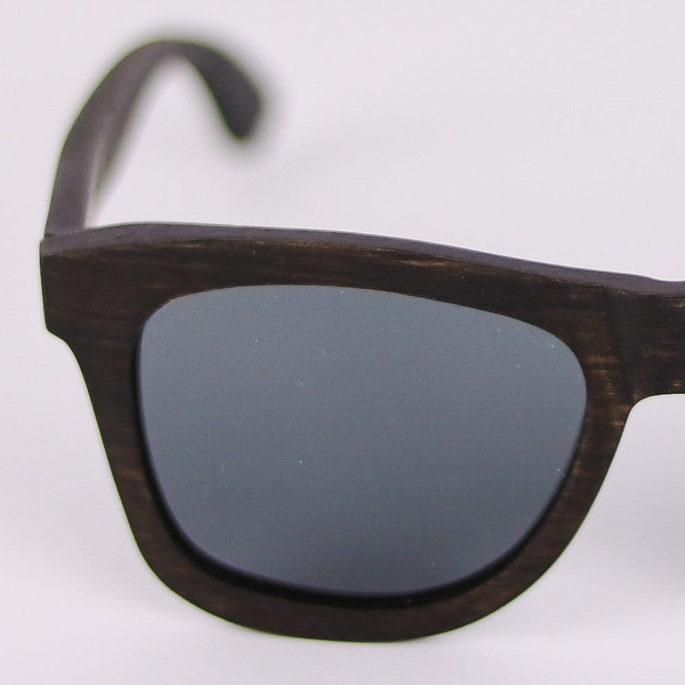 BROWN GOTHO - Gafas de Sol Polarizadas de Bambú oscuro con elegancia sobria y rebelde