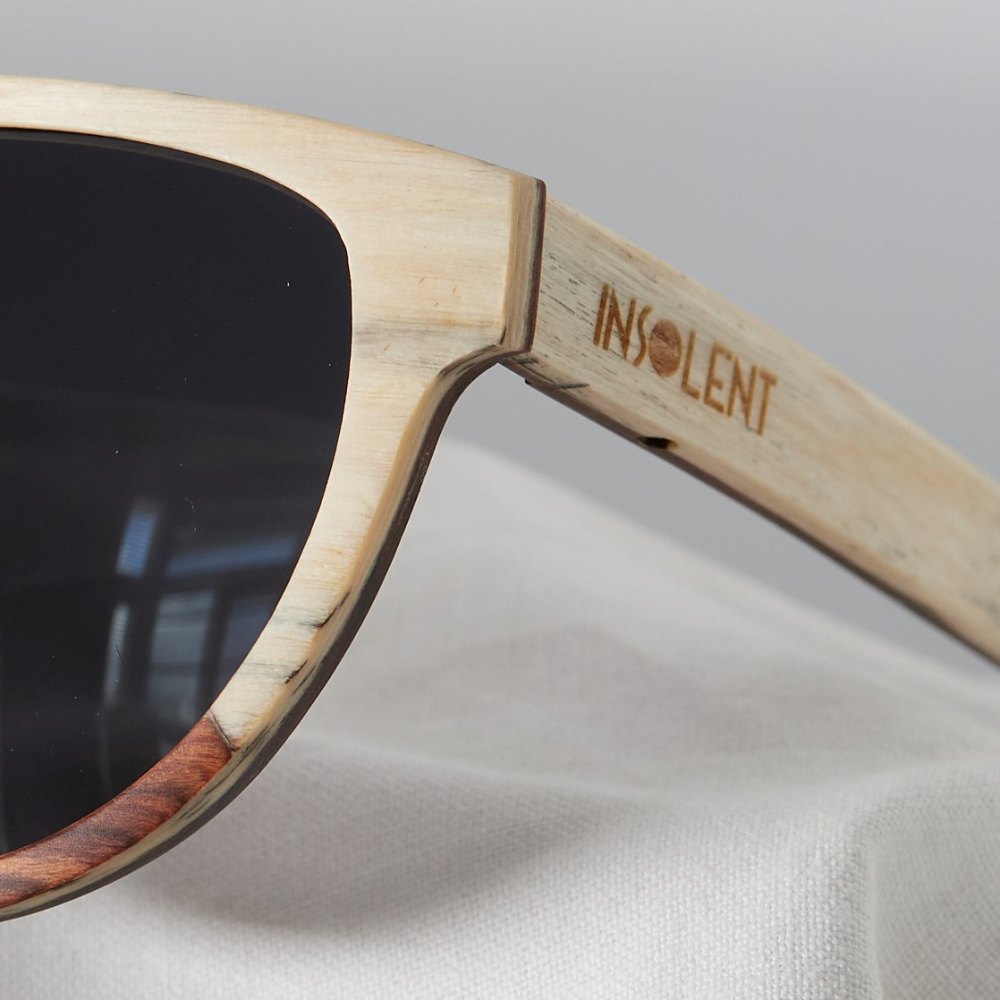 Perfil detalle patilla y marco Gafas de sol polarizadas CRAZY WOODIE logo INSOLENT 