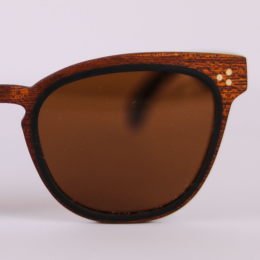 Detalle del frontal Gafas de sol de madera GUNET STARLITE