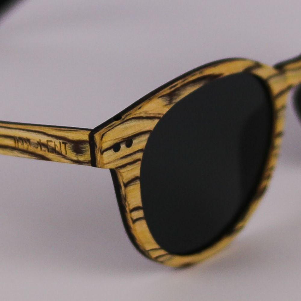 Detalle logo Gafas de Sol modelo Irina Baihu de Insolent