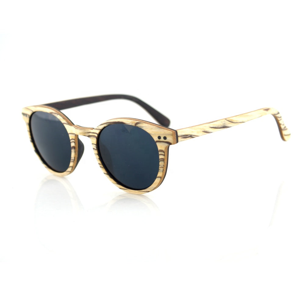 Vista lateral Gafas de Sol modelo Irina Baihu de Insolent