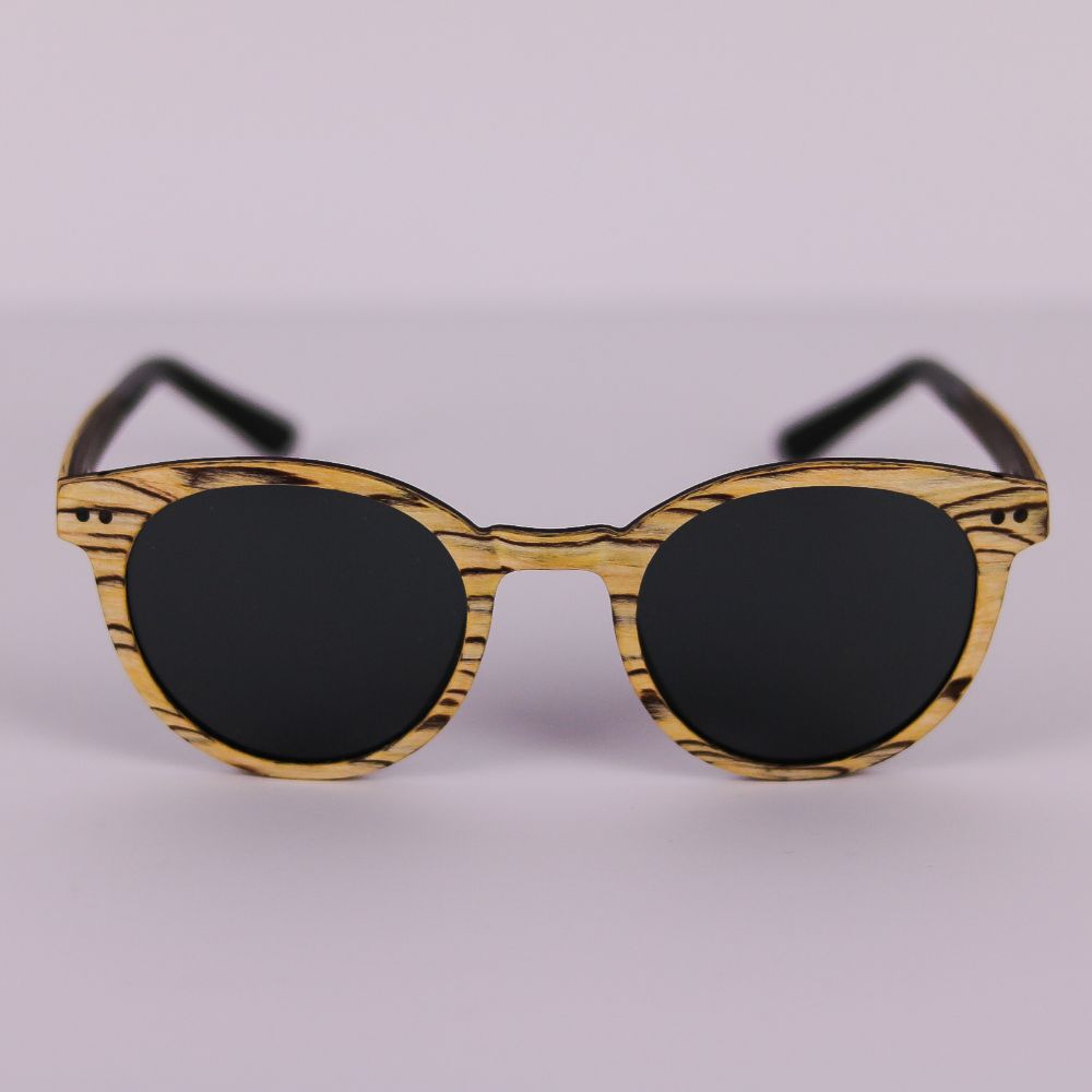 Vista frontal Gafas de Sol modelo Irina Baihu de Insolent