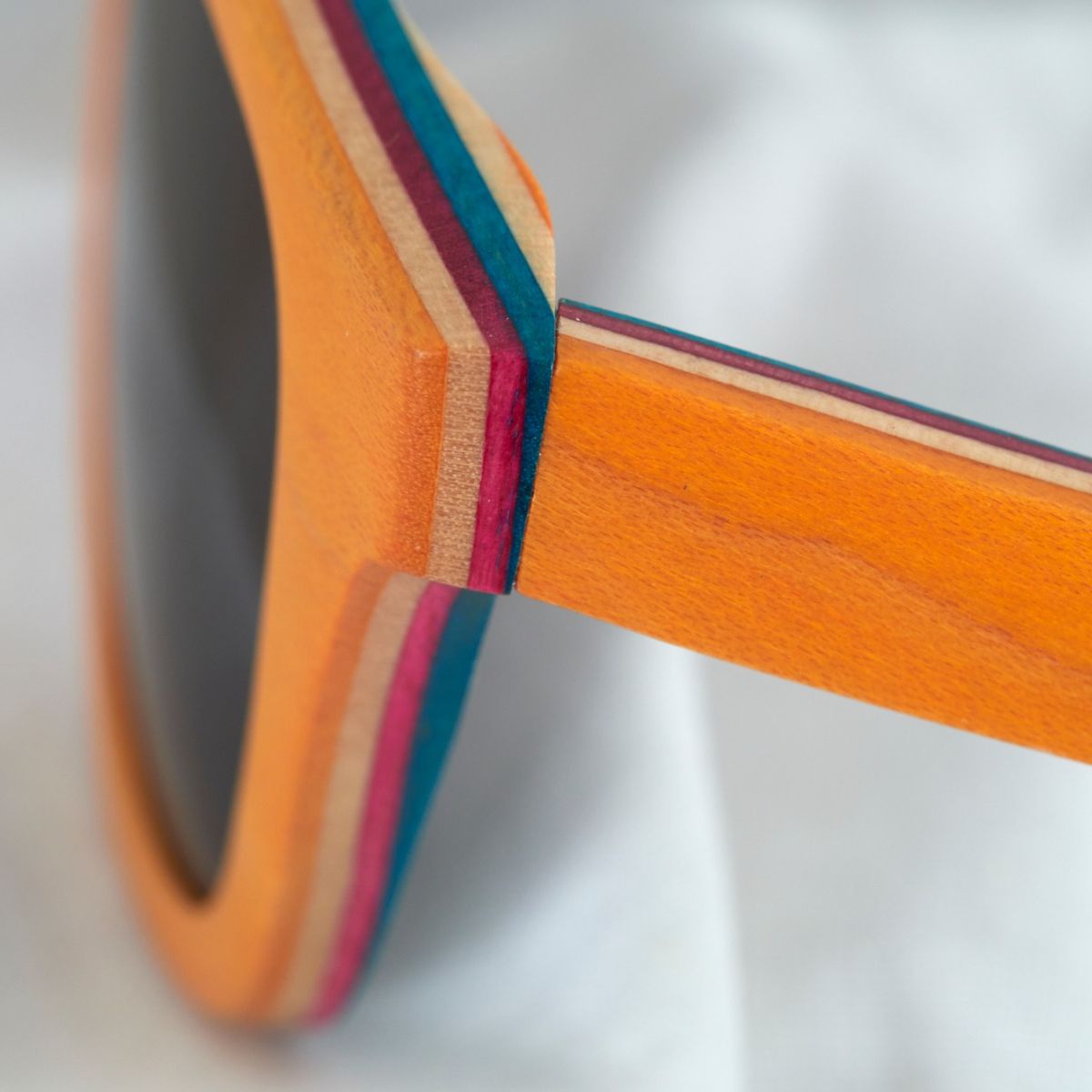 Primer plano fleje gafas de sol RODNEY CITRIC