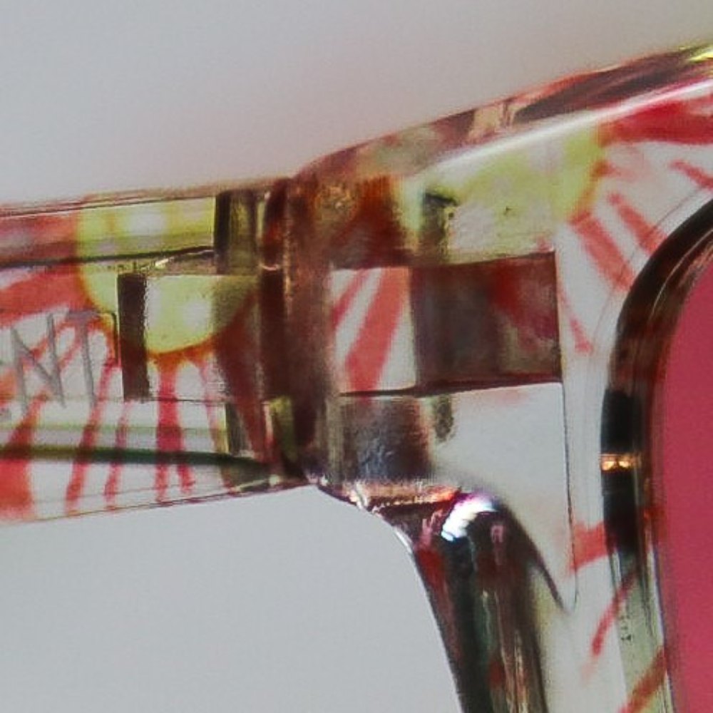 Detalle Serigrafia margaritas y Bisagra Gafas de sol polarizadas WARHOL MARGUERITE