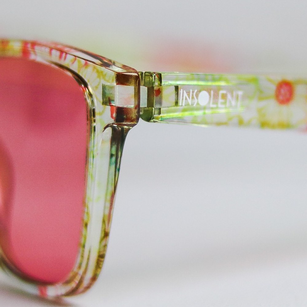 Detalle Perfil y Bisagra Gafas de sol polarizadas WARHOL MARGUERITE logo INSOLENT